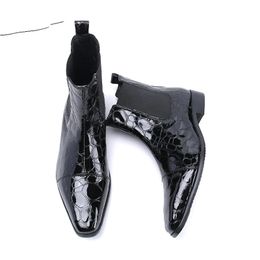 Черная патентная кожа короткие ботинки мужчины роскошные настройки на заостренном носке в корейском стиле моды мужские сапоги Botas Hombre, Eu38-46
