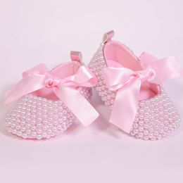 First Walkers Baby Shower Gift Crochet Pink Pearl Shoes Baby Boots Silk Lace Soft Sole Breathable and Comfortable 230330