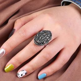 Cluster Rings Antiqued Silver Colour Exaggerated Black Crystal Rhinestone Adjustable For Women Flower Shaped Finger Ring Fashion Jewellery