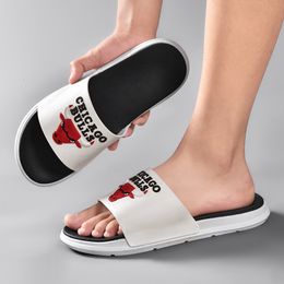 Slippers Summer men's and women's slippers flooring flat shoes flip flops luxury designer slippers beach slippers comfortable rubber flip flops 230330