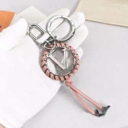 Keychain Brand Flower Designer Mens Luxury Car Keyring Womens V Letter Pink Leather Knitting Keychains Fashion Keychain Bags Pendant No Box