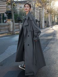Kvinnors dike rockar koreansk stil lös överdimensionerad xlong kappa dubbelbröd bälte lady mantel vindbrytare vår hösten ytterkläder grå 230331