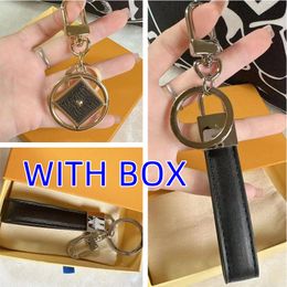 classic keychains designer mens women Carabiner Key chain circle flower keyrings couple lovers keychain leather pendants Lanyards for Keys with box