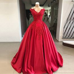 2023 Princess Ball Gown Prom Dresses V Neck cap sleeves Red evening Party Dress With Beaded Lace Appliques Elegant Satin Evening Gowns