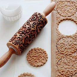 Baking Moulds Christmas Rolling Pins Rock Snowflake Elk Wooden Embossing Cookies Biscuit Fondant Cake Patterned Roller 355cm 230331