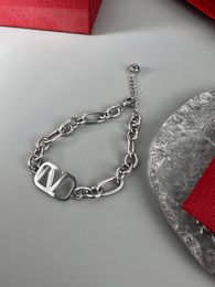 Женщина -шарм браслеты v Письма дизайнер бренд жемчужная мода роскошная сеть из сети
