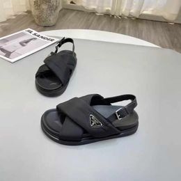 Flache Sandalen Frauen 2023 Sommer berühmt neu Stoffschuhe Kreuz gebunden offene Zehensandale Urlaub lässige Strandschuhe Mode vielseitig