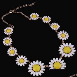 Chokers New Fashion Candy Colour Flower Necklaces Women Beautif Daisy Acrylic Short Pendants Friend Birthday Gifts Drop Delive Dhgarden Dhgi1