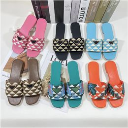 Designers Embroidered Fabric Slides Slippers Womens Metal Triangle Flat Fashion Casual Slipper Luxurys Fahion Plaid Outdoor Scuffs 35-42