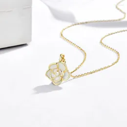 Chains VOQ French Romantic Elegant White Enamel Camellia Flower Pendant Necklace 2023 Women's Fashion Jewellery Luxury Accessories