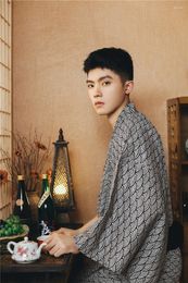 Ethnische Kleidung 2023 Japanischer traditioneller Kimono-Bademantel für Herren Schwarz Grau Kariert Heimanzug Komfortables Frühlingsset