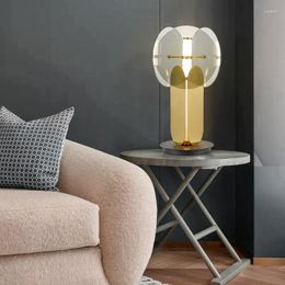 Table Lamps Post Modern Simple Personalized Glass Disc Art Lamp North European Designer Living Room Bedroom Bedside