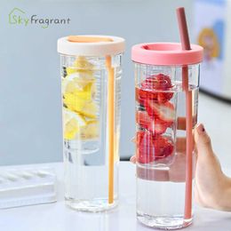 Mugs Outdoor Large Capacity Straw Cup 700ml Sippy Water Bottle Girl Simple Antidrop Plastic Portable Mug With Partition Print Z0420