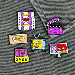Brooches Pins Arrival European And American Retro TV Dripping Oil Brooch Cartoon Film Tape Alloy Badge Bag With Accessories