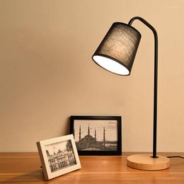 Table Lamps Nordic Wooden Desk Lamp Art Iron LED 5W Fashion Eye Protection Dimming Fabric Lampshade Living Room Home Decor