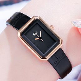 Armbanduhren 2023 Causal Women Clock Armbanduhr Stilvolle analoge Quarz-Damenuhren Bangle Femme Leather Strap Band Watch