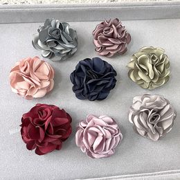 New Fabric Flower Brooch Lapel Pins Korean Fashion Handmade Cloth Art Corsage Wedding Jewelry Scarf Clip for Women Accessories