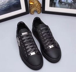 2023 new high quality outdoor casual shoes, real leather straps spikes set low-top sneakers metal outdoor design with original packaging qkM00001