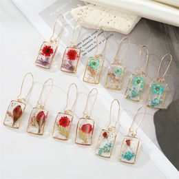 New Transparent Dried Flower Drop Dangle Earrings Charm Resin Daisy Pendant Earrings For Women Girls Party Jewelry Gift