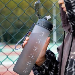 Mugs 1L Sports Gradient Water Bottle Outdoor Time Marker Frosted Straw Cup Large Scale Fitness Workout Cups Gym Water Drinking Bottle Z0420