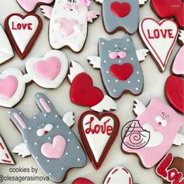 Baking Moulds 1 Pc ABS Cookie Mould Bear Pig Shape Hug Love Heart Mould Envelope 3D Cake Decorating Tools Bakeware