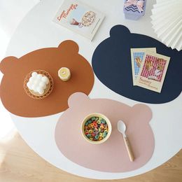 Mats Pads INS Cute Bear Pattern Leather Table Mat Double Sided Solid Children Dinning Placemat Waterproof Oilproof HeatInsulated Pad Z0502