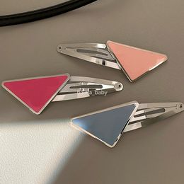 Fashion Womens Designer Hair Clips Metal Triangle Letter Hair Clips Cute Letters Barrettes Hair Accessories for Gift Party