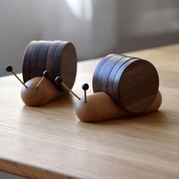 Crafts Wooden Snail Coasters Cute Creative 4pcs Round Placemats with Magnet Home Desktop Decoration Tea Cup/Mug Coaster