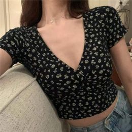 Active Shirts Y2K Vintage Floral Cross Crop Top T-shirt Women Cropped Slim Short Sleeve V-neck Sexy Summer Clothes Tee Shirt Femme Woman