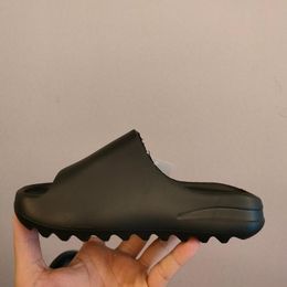 2023 Yürümeye Başlayan Terlik Stone Sage Vermilion Ay Gri Krem Kil çocuk erkek Slaytlar Gri Onyx Spor Ayakkabı Trainner Sneakers mağazası US11C-US3Y