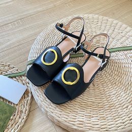 Designer Womens Sandals Flat Slippers Genuine Leather Solid Colour Hardware Round Buckle Brand Princess Shoes Adjustable Ankle Buckle Outdoor Beach Lounge Shoes