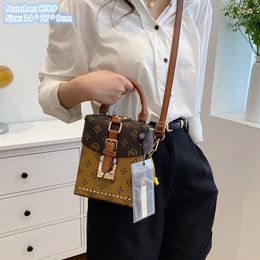 Factory wholesale ladies shoulder bags 3 colors street fashion styling leather hard box bag sweet printed handbag personalized rivet mobile phone coin purse