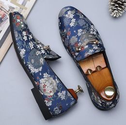 Men British Style Flower Pattern Wedding Dress Shoes Fashion Mens Brogue Shoes Lace up Office Shoes Gentlemen