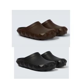 Sandali di produzione italiana, pantofole con punta tonda a fondo piatto a pressione di iniezione di gomma, sandali casual leggeri e comodi da uomo alla moda, EU39-46