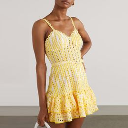 2023 Vestido verão Novo vestido de bordado pesado da indústria Sexy Solved Surping Borthled Edge com envoltório de cintura para mostrar um vestido de estilo curto de temperamento fino