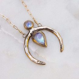 Pendant Necklaces Creative Vintage Cold Colour Crescent Necklace For Women Inlaid Moonstone Moon Geometric Jewellery Gift