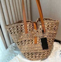 Raffia Woven Bucket Bag Embellished Cowhide Combination Soft Lightweight Tot Bag Beach Shopping Handbag Crossbody Large Capacity Handbags 230504