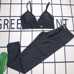 23SS Designer Kadın Trailtsuits Bikini mayoları 2 adet pantolon set yelek şort yaz moda sweatshirt ince nefes alabilen fitness kıyafetleri
