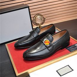 Кожаная повседневная мужская обувь мода мужчина мужская квартира заостренные пальцы в удобный офисный мужчина для обуви британский стиль кружевного размера 38-45