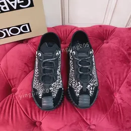 Brand casual shoes for womens mens flat sneakers low Panda Black Grey Fog Chunky Glow Triple dunks Strange Love