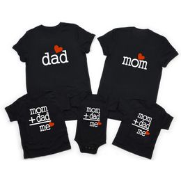 Family Matching Outfits Mom Dad Me Father Daughter Son Clothes Look Tshirt and Baby Kids 230504