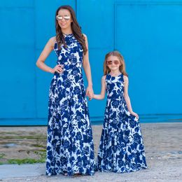 Family Matching Outfits ZAFILLE Fashionable Long Dress For Mother Daughter Clothes Sleeveless Mommy And Me Dresses 230504