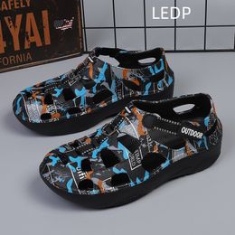 Sandals Thicksoled Mens Outdoor Mountaineering Wading Nonslip Beach Shoes Lightweight Waterproof Comfortable Trend 230503