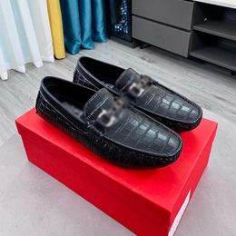 Designer's latest casual shoes bean shoes men's luxurious and elegant business rubber non-slip outsole cover shoes