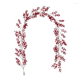 Decorative Flowers 6.39FT Red Berry Christmas Garland Flexible Artificial For Fireplace Decoration Winter