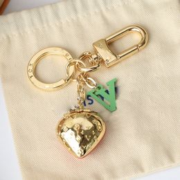 Designer Chain Luxury Bag Ladies Car Keychain Men Classic Letter Charm Strawberry Key Ring Fashion Accessories Cute Gift Exquisite Good1