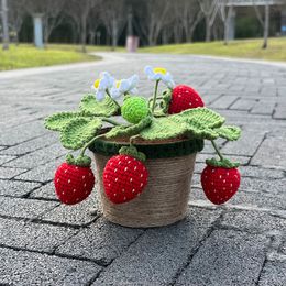 Decorative Flowers Wreaths Crochet Strawberry Plants Bonsai Cute Artifical Potted Handmade Gift For Her Amigurumi Home Table Decor Office Desk Accessories 230504