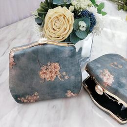 Evening Bags Chinese Style Embroidery Bag Metal Top Handle Purse Clutch Elegant Wedding Party Handbag Chain Shoulder