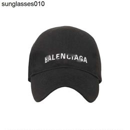 Paris hat family b golden baseball cap 2023 new embroidered letters men and women versatile sunshade cap