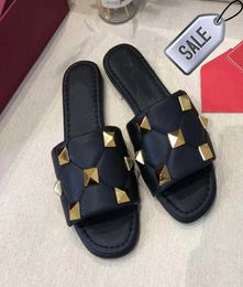 VG Gold Rivet Slipper Calfskin Sandals Italy Famous Brand Scuffs Rhombic stitches Sliders Women Red Flat Heel Slippers Luxurys Des6908171